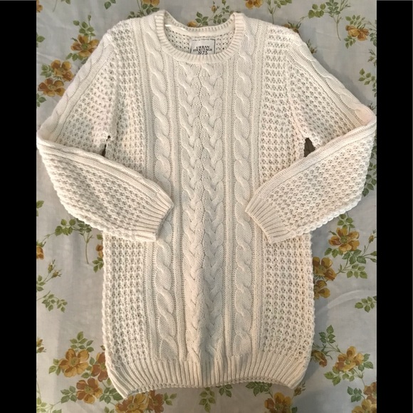 Revamped Urban Heritage Sweater - Picture 2 of 16